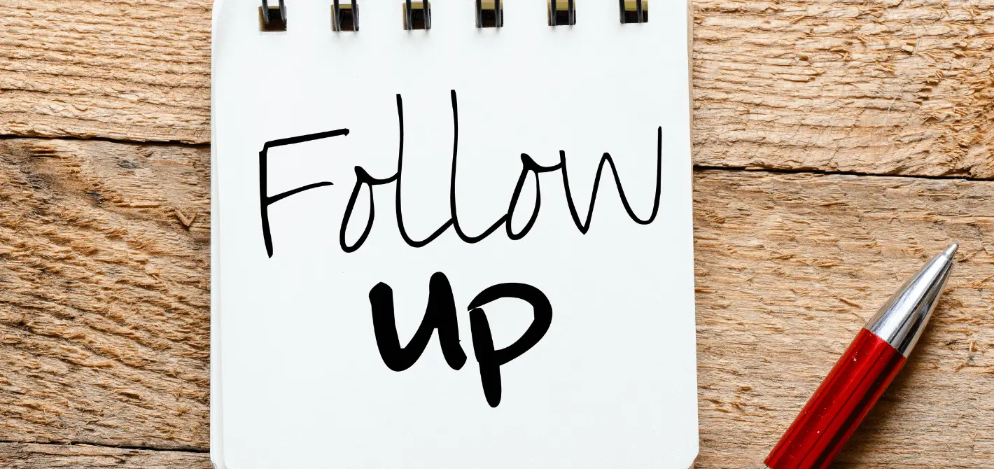 tradução de follow up